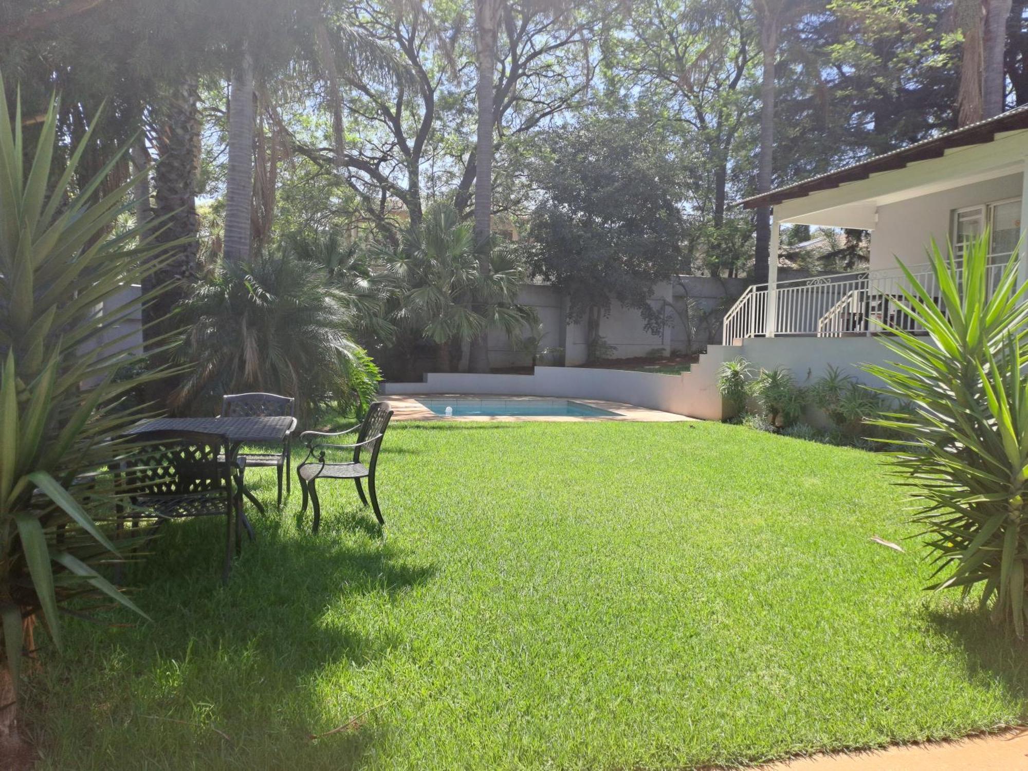 8 On Acacia Guesthouse Bedfordview ภายนอก รูปภาพ