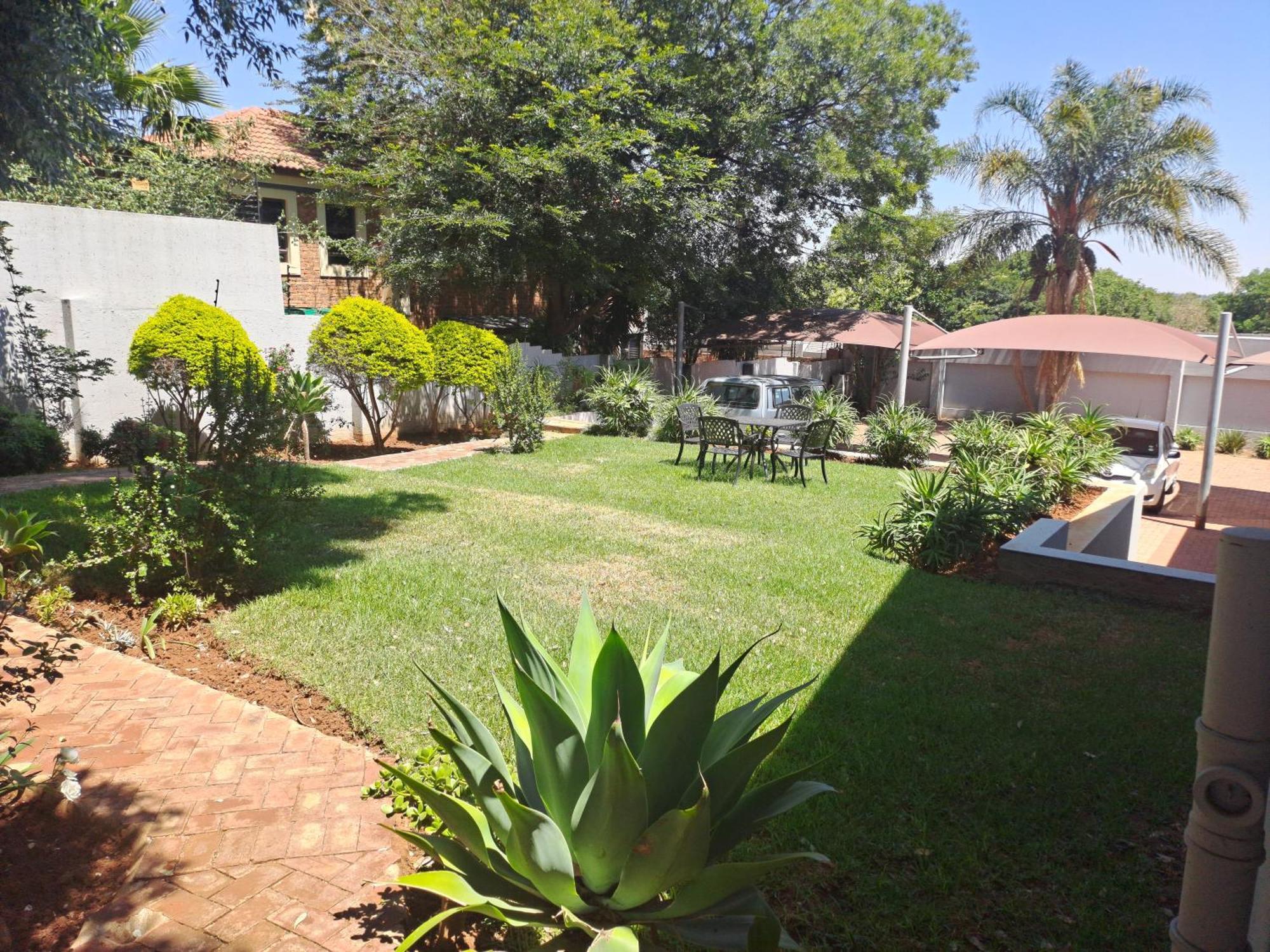 8 On Acacia Guesthouse Bedfordview ภายนอก รูปภาพ