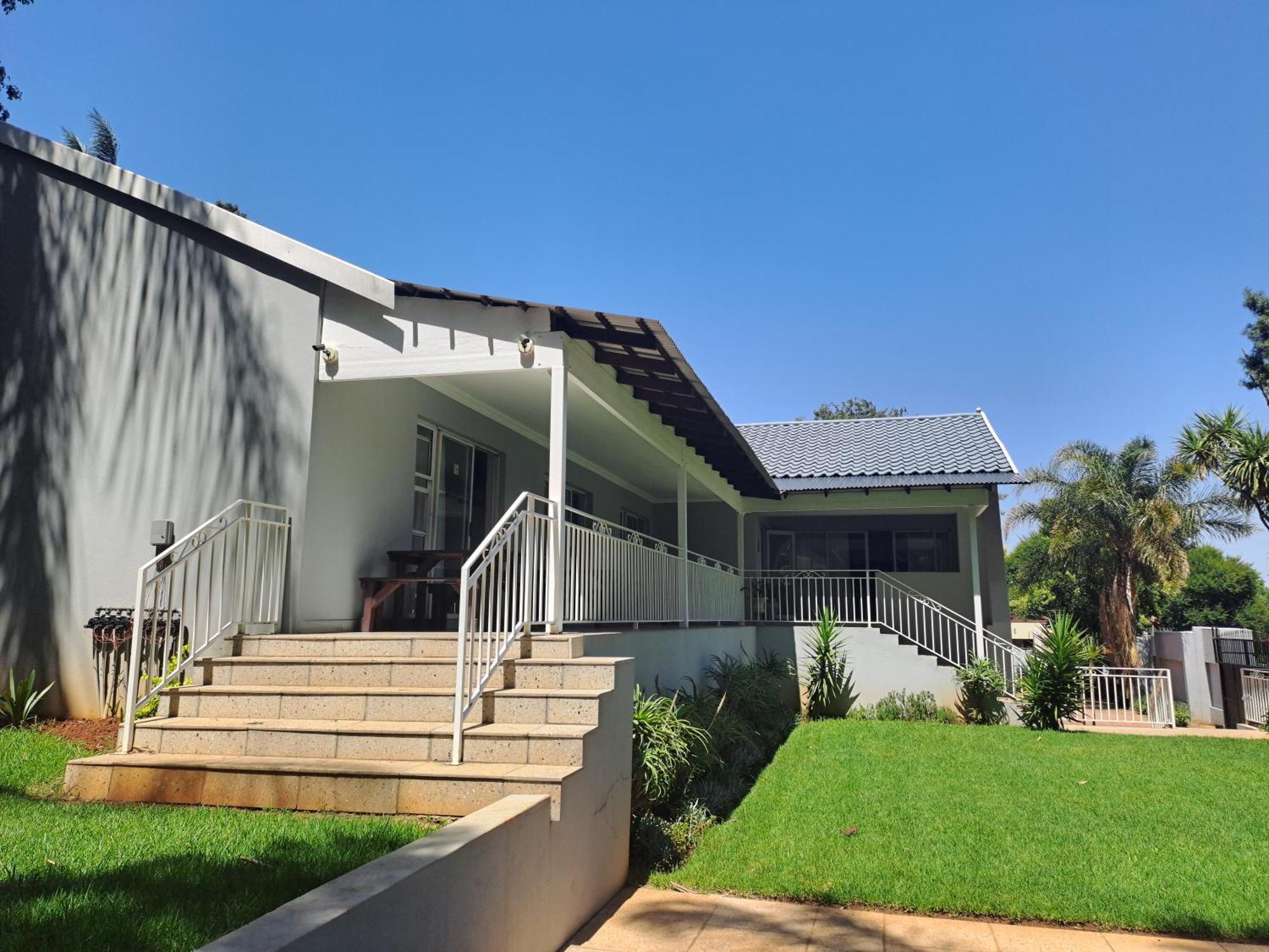 8 On Acacia Guesthouse Bedfordview ภายนอก รูปภาพ