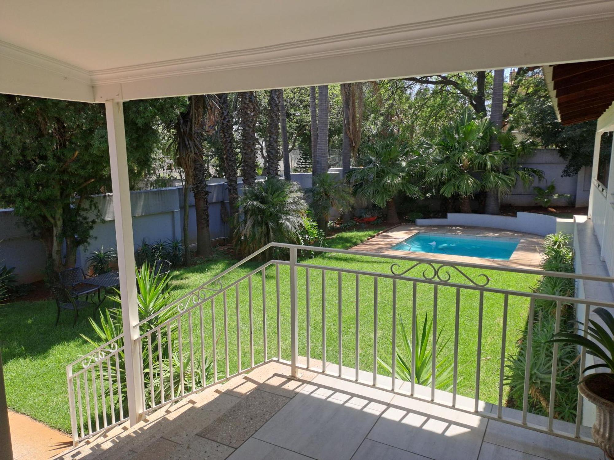 8 On Acacia Guesthouse Bedfordview ภายนอก รูปภาพ