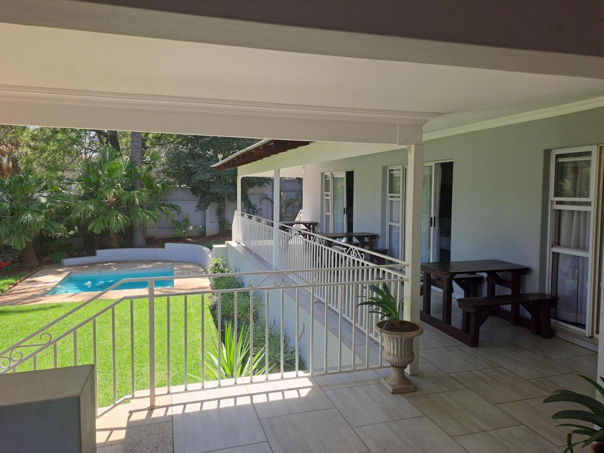 8 On Acacia Guesthouse Bedfordview ภายนอก รูปภาพ