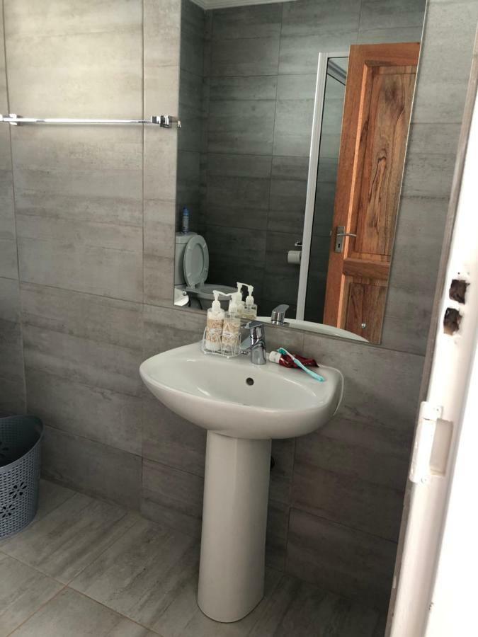 8 On Acacia Guesthouse Bedfordview ภายนอก รูปภาพ