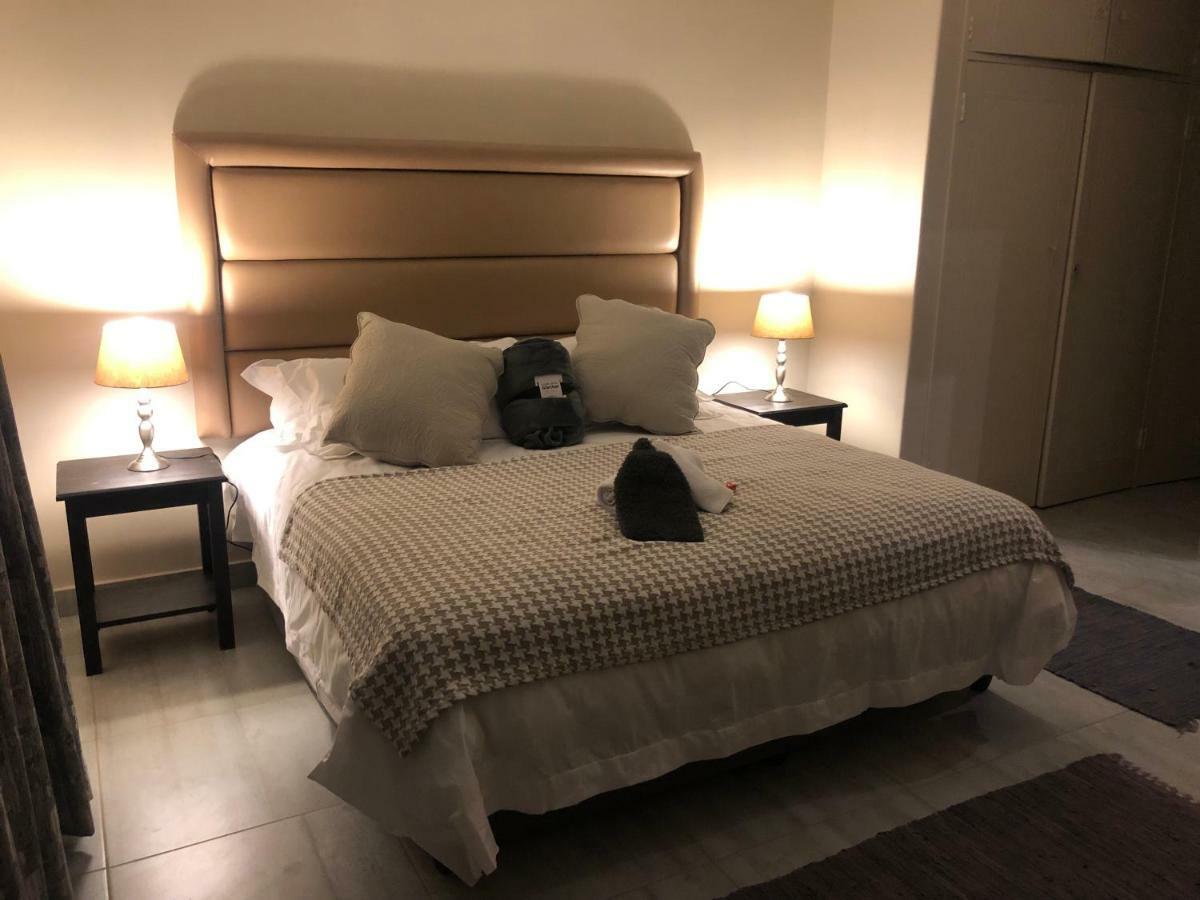 8 On Acacia Guesthouse Bedfordview ภายนอก รูปภาพ
