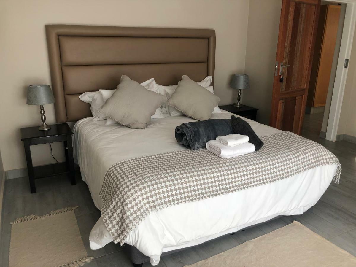 8 On Acacia Guesthouse Bedfordview ภายนอก รูปภาพ