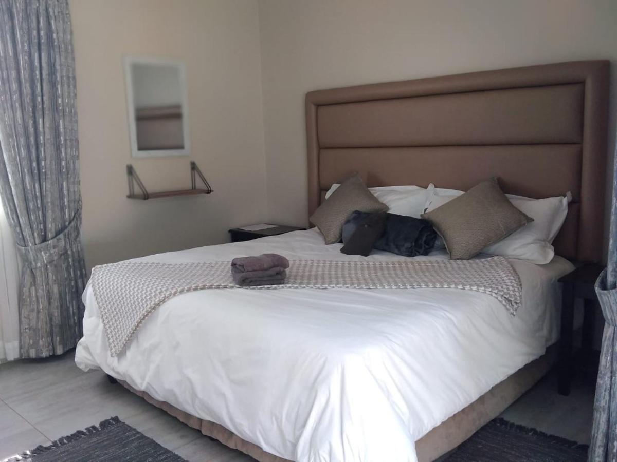 8 On Acacia Guesthouse Bedfordview ภายนอก รูปภาพ