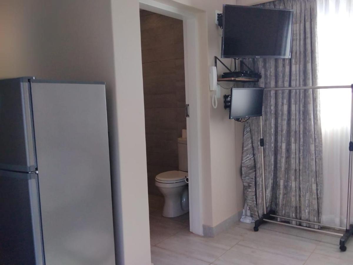 8 On Acacia Guesthouse Bedfordview ภายนอก รูปภาพ